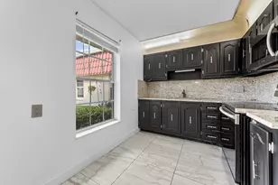 811 Salem Ln, Lake Worth, FL 33467 - Photo 9