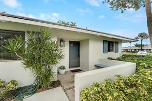 828 Club Dr, Palm Beach Gardens, FL 33418 - Photo 1