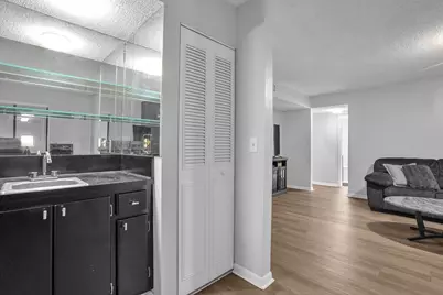 5190 Las Verdes Circle #214, Delray Beach, FL 33484 - Photo 7