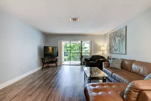 48 Stratford Ln W, Boynton Beach, FL 33436 - Photo 3