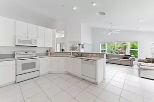 7351 Sterling Falls Ln W, Boynton Beach, FL 33437 - Photo 19