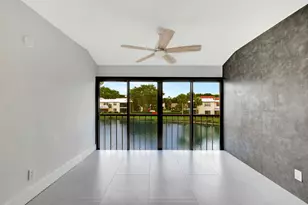 7898 Eastlake Dr, Boca Raton, FL 33433 - Photo 5