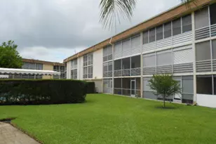 500 Village Green Cir W, Palm Springs, FL 33461 - Photo 19