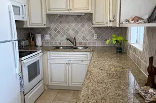 3402 Cynthia Ln, Palm Springs, FL 33461 - Photo 7