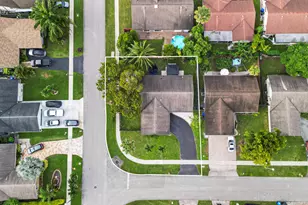 7527 SW 7th St, Pompano Beach, FL 33068 - Photo 3