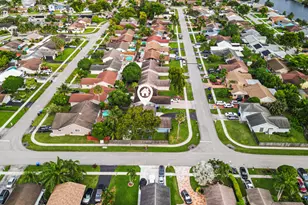 7527 SW 7th St, Pompano Beach, FL 33068 - Photo 5