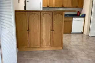 643 Executive Center Dr, West Palm Beach, FL 33401 - Photo 1