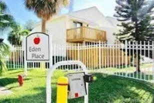 643 Executive Center Dr, West Palm Beach, FL 33401 - Photo 1