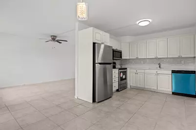 2044 Hythe C, Boca Raton, FL 33434 - Photo 7