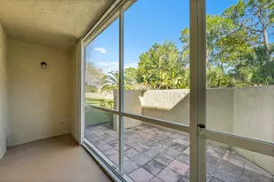 1548 SE Royal Green Cir, Port Saint Lucie, FL 34952 - Photo 15