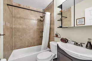 2000 NW 38th St, Oakland Park, FL 33305 - Photo 17