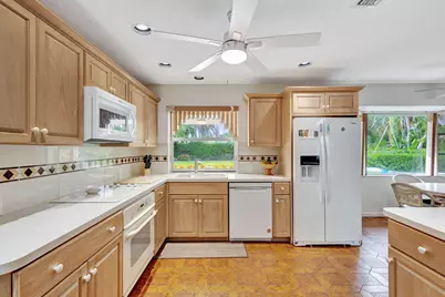 1141 Pine Point Road, West Palm Beach, FL 33404 - Photo 9