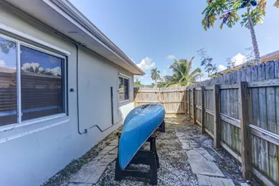 328 E Jasmine Drive, West Palm Beach, FL 33403 - Photo 13