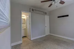 328 E Jasmine Dr, West Palm Beach, FL 33403 - Photo 15