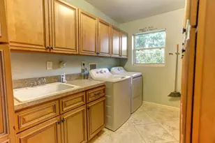 328 E Jasmine Dr, Lake Park, FL 33403 - Photo 27