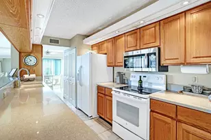 107 Half Moon Cir, Hypoluxo, FL 33462 - Photo 11