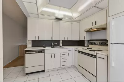 2001 Guildford A, Boca Raton, FL 33434 - Photo 35