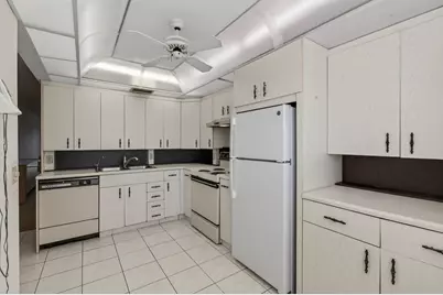 2001 Guildford A, Boca Raton, FL 33434 - Photo 37