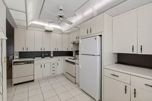 2001 Guildford A, Boca Raton, FL 33434 - Photo 37