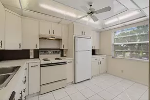 2001 Guildford A, Boca Raton, FL 33434 - Photo 33