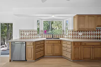 8855 N Bates Road, Palm Beach Gardens, FL 33418 - Photo 17