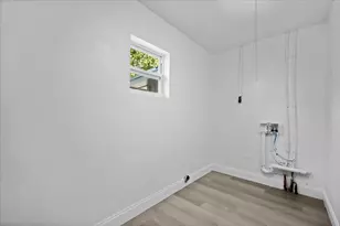 905 SE 10th St, Stuart, FL 34994 - Photo 9