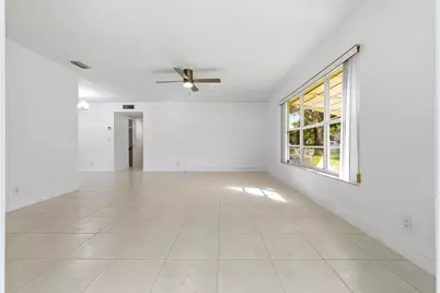 1167 S Drive Circle #D, Delray Beach, FL 33445 - Photo 5