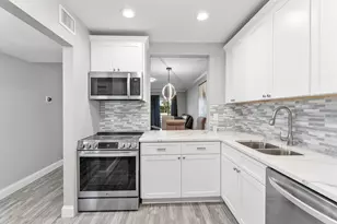 118 Lake Constance Dr, West Palm Beach, FL 33411 - Photo 1