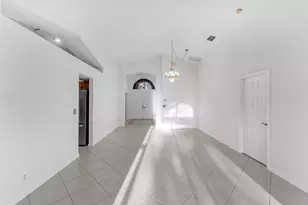 2705 Pointe Cir, Greenacres, FL 33413 - Photo 9