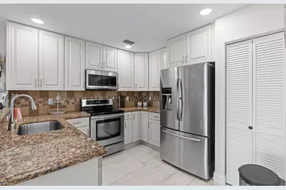 6458 Buena Vista Drive, Margate, FL 33065 - Photo 13