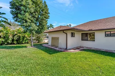 10298 Greentrail Drive N, Boynton Beach, FL 33436 - Photo 31