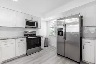 2208 S Cypress Bend Dr, Pompano Beach, FL 33069 - Photo 7