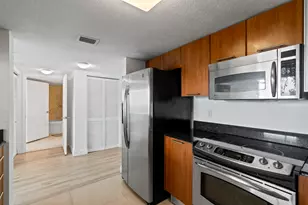 1800 N Bayshore Dr, Miami, FL 33132 - Photo 9