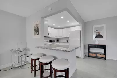 646 Flanders N, Delray Beach, FL 33484 - Photo 9