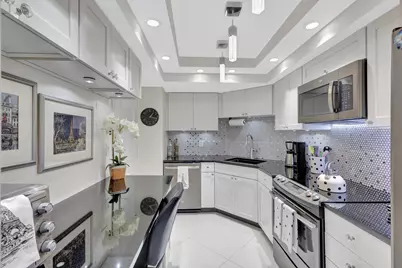 2000 Presidential Way #Ph5, West Palm Beach, FL 33401 - Photo 3