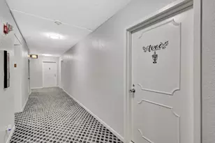 2000 Presidential Way, West Palm Beach, FL 33401 - Photo 27