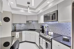 2000 Presidential Way, West Palm Beach, FL 33401 - Photo 11