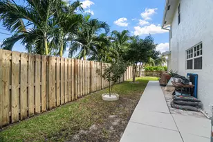 5798 NE 7th Ave, Boca Raton, FL 33487 - Photo 25
