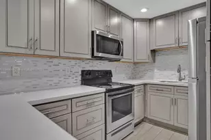 930 N 14th Ct, Hollywood, FL 33020 - Photo 1