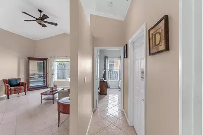 115 Saratoga Boulevard E, West Palm Beach, FL 33411 - Photo 11