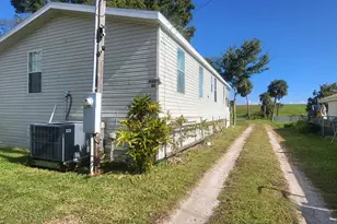 1025 Roberts Ln NE, Moore Haven, FL 33471 - Photo 17