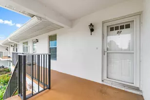 1205 S Lakes End Dr, Fort Pierce, FL 34982 - Photo 3