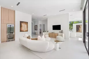 498 NE 6th St, Boca Raton, FL 33432 - Photo 9