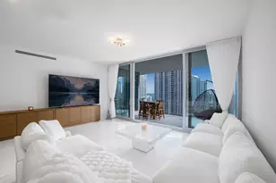 300 Biscayne Blvd Way, Miami, FL 33131 - Photo 3