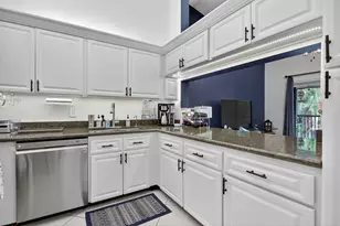 104 Liberty Ct, Deerfield Beach, FL 33442 - Photo 11