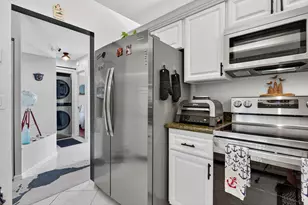 104 Liberty Ct, Deerfield Beach, FL 33442 - Photo 13