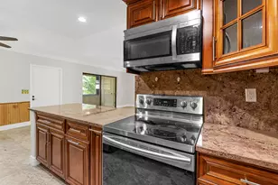 111 Lake Ave, Lake Worth Beach, FL 33460 - Photo 3