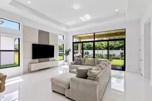 8330 Essex Country Clb Dr, Boca Raton, FL 33434 - Photo 9