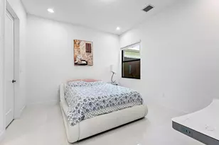 8330 Essex Country Clb Dr, Boca Raton, FL 33434 - Photo 37