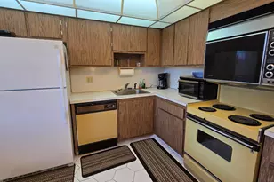 575 Oaks Ln, Pompano Beach, FL 33069 - Photo 3